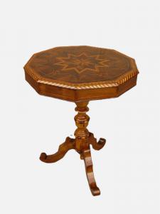 MARQUETRY TABLE IN VARIOUS WOODS, 19th CENTURY